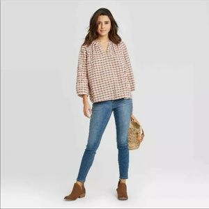 Universal Thread  , shirt color tan size L.